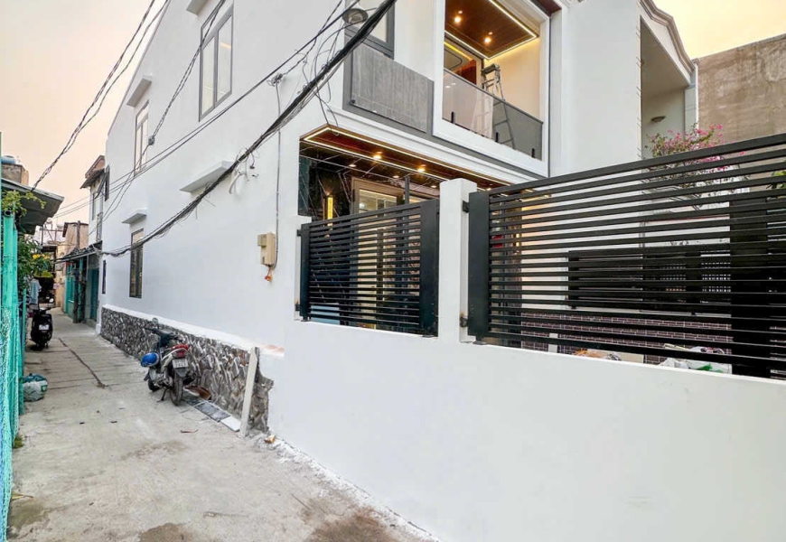 Bán Nhà Góc 2 Mặt Tiền Kinh Hẻm 1716 Huỳnh Tấn Phát - 6Tỷ200 