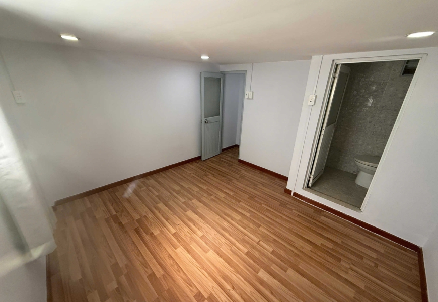 Nhà mới Nhà 3 Tầng TRẦN HƯNG ĐẠO, Q5 cách mặt tiền 80m