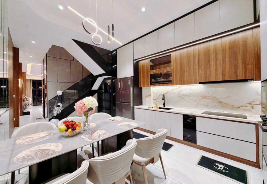 Chính chủ bán nhà mới xây dựng 100% theo phong cách hiện đại sang trọng Modern Luxury ,Contemporary Modern 2025 vị trí siêu vip Tân Quy Đông Quận 7, có 1 không 2 dân trí cao an ninh ! Siêu thị chợ trường học 10m cách nguyễn thị thập 20m 