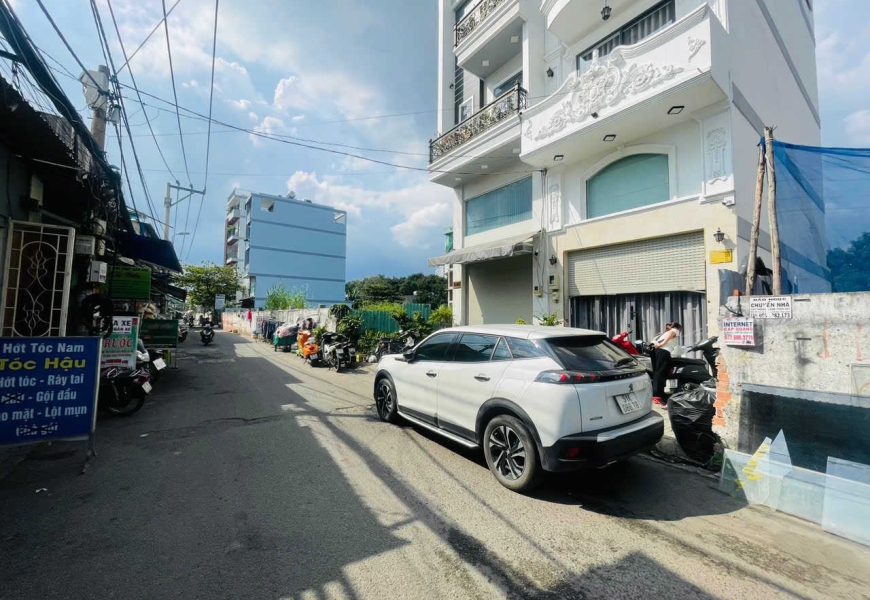 Bán Nhà MT hẻm 8m 1041 Trần Xuân soạn,phường Tân Hưng