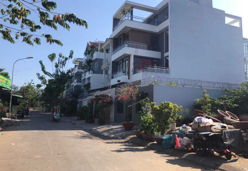 Khẩn cấp- Gấp: rẻ hơn thị trường 30%: Bán lô gốc 2 mặt tiền 25&28, Tân Quy Đông, Quận 7