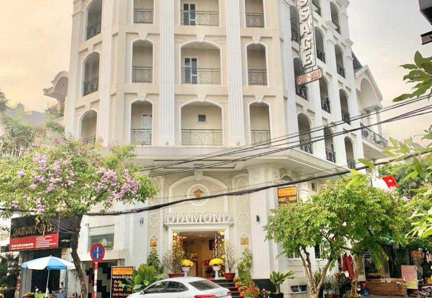 Bán khách sạn DIAMOND HOTEL góc 2 mặt tiền đường số 85 và 42 Phường Tân Quy. Quận 7 vị trí sát Nguyễn thị thập  P. Tân Hưng ( Q7 cũ )
