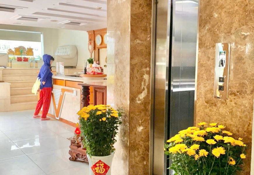 Bán khách sạn DIAMOND HOTEL góc 2 mặt tiền đường số 85 và 42 Phường Tân Quy. Quận 7 vị trí sát Nguyễn thị thập  P. Tân Hưng ( Q7 cũ )