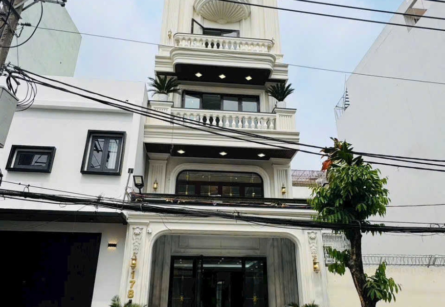 Bán nhà đuờng số 1 và số 18 chợ tân mỹ phú mỹ hưng Q7