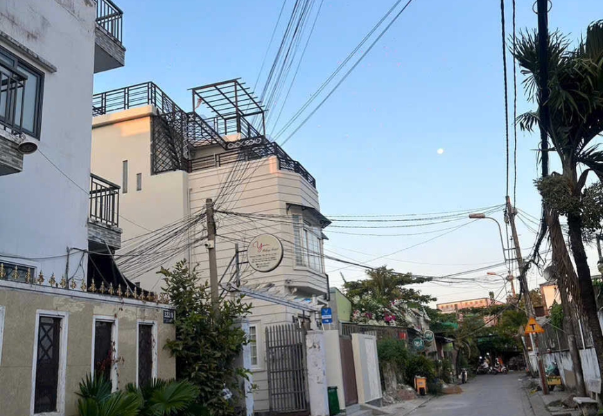 Bán hoặc cho thuê nhà - Đào Sư Tích - Phước Lộc  Hẻm xe tải 6m, khu an ninh yên tĩnh, dân trí cao. Cách sông Đào Sư Tích 70m