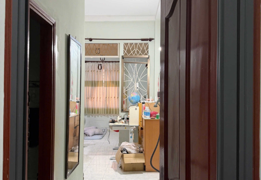 cho thuê nhà .diện tích 4*20, tầng trệt cải tạo thoải mái để kinh doanh, giá 20tr/ tháng ko giảm, trên 2 phòng có máy lạnh, phòng trệt ko có máy lạnh