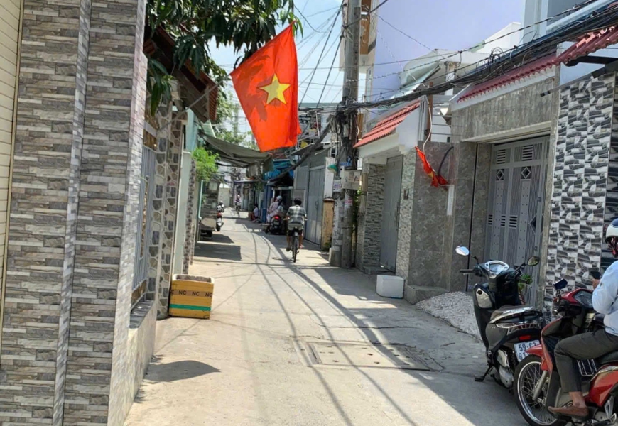 NHÀ ĐẸP - 1 LẦU,, SỔ HỒNG RIÊNG - KẾ BÊN QUẬN 7