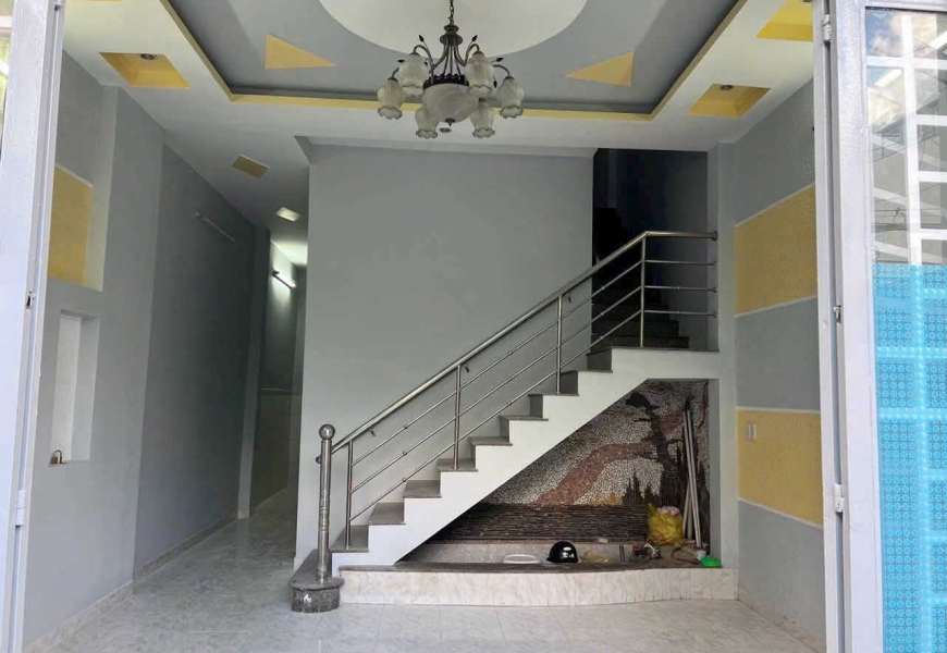 NHÀ ĐẸP - 1 LẦU,, SỔ HỒNG RIÊNG - KẾ BÊN QUẬN 7