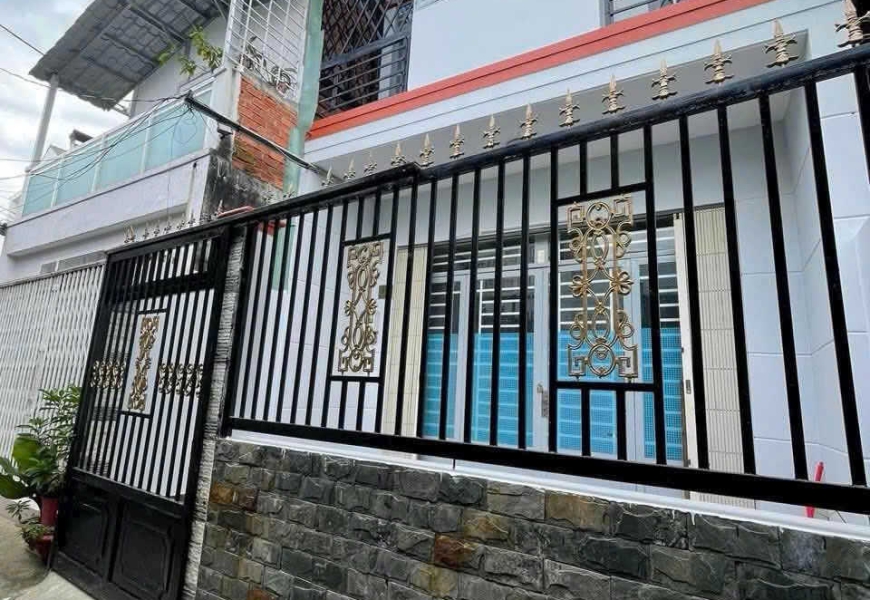 NHÀ ĐẸP - 1 LẦU,, SỔ HỒNG RIÊNG - KẾ BÊN QUẬN 7