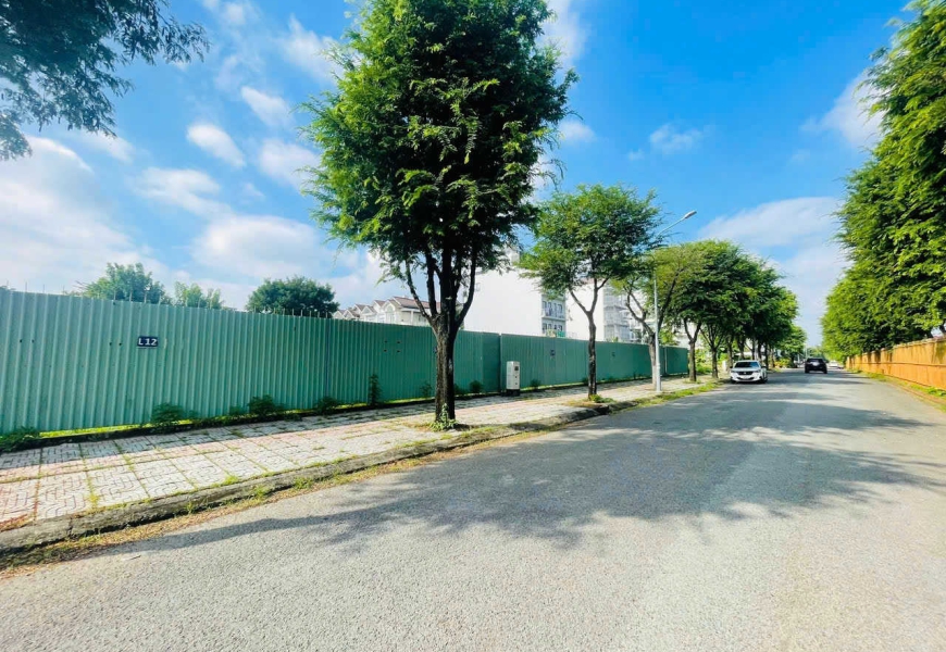 bán 7 lô đất khu Sadeco ven sông Tân phong,Q7