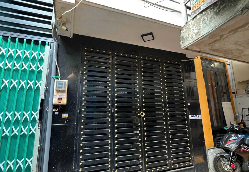 Bán nhà Hẻm 64/14 Bùi văn ba: gần chợ Bùi văn ba, trường học ,siêu thị tiện ích