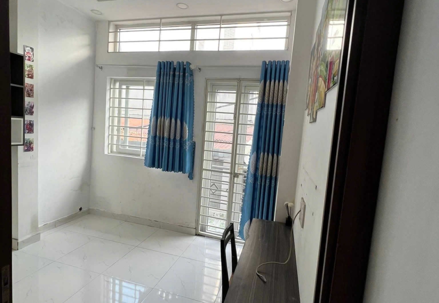 Bán nhà Hẻm 64/14 Bùi văn ba: gần chợ Bùi văn ba, trường học ,siêu thị tiện ích