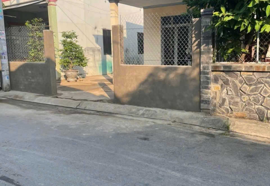 Bán nhà cấp 4 Diện tích rộng thích hợp xây căn hộ CHDV hoặc làm biệt thự vườn