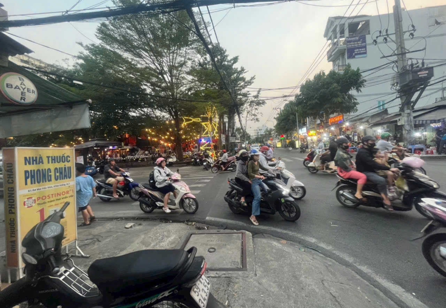 CẦN BÁN CĂN GỐC ĐƯỜNG MAI VĂN VĨNH, TÂN QUY , QUẬN 7