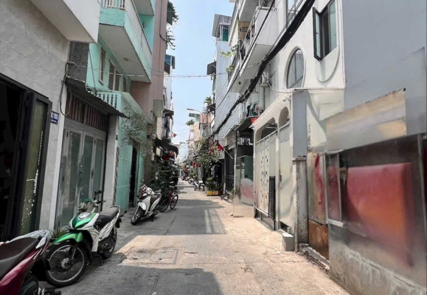 HÀNG MỚI VỪA VỀ - 7Tỉ900  Nhà hẻm 98 Bùi Văn Ba – vị trí đẹp, dễ khai thác