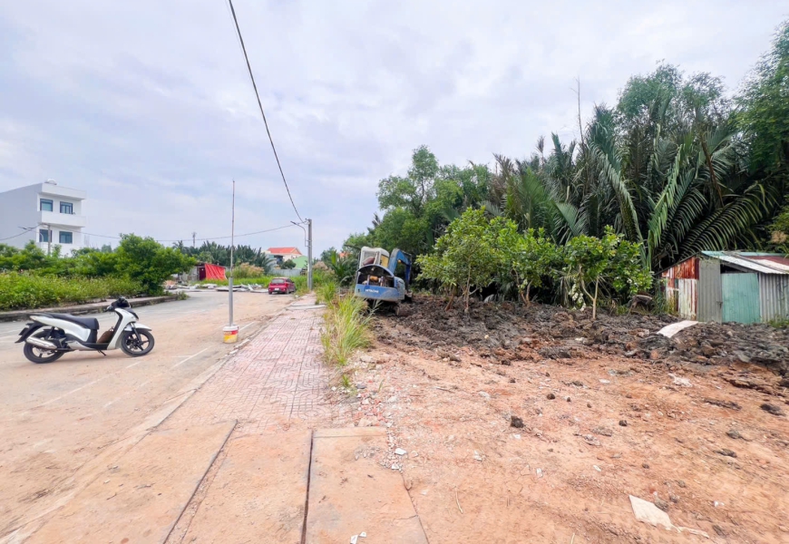 CHO THUÊ 1000M ĐẤT TRONG ĐÓ CÓ 255M THỔ CƯ  - VỊ TRÍ NẰM TRÊN MẶT TIỀN 40M. KẾ BÊN ỦY BAN XÃ NHƠN ĐỨC, CÁC TRƯỜNG ĐẠI HỌC