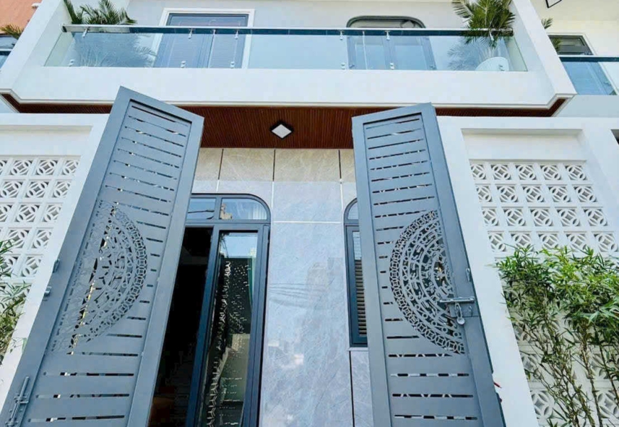 BÁN NHÀ HẺM 1942 HUỲNH TẤN PHÁT – NHÀ BÈ Vị trí: Hẻm 1942 Huỳnh Tấn Phát, khu dân cư hiện hữu, an ninh, yên tĩnh