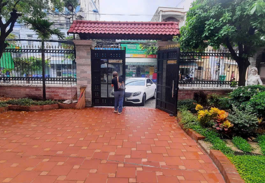 Cho Thuê Biệt Thự Mặt Tiền Đường Lý Phục Man. P.Bình Thuận Quận 7