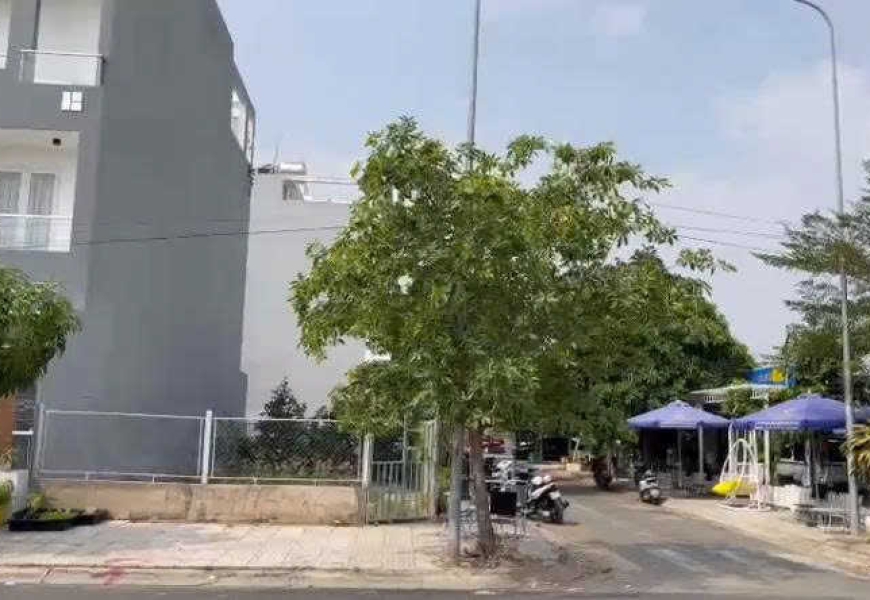 Bán lô đất Góc 2 mặt tiền đường lớn 16m và 8m kdc đào sư tích,phước kiểng,nhà bè