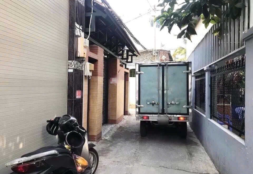 Ngộp NH..Giá hót cho hẻm xe hơi ..190m2 giá chỉ 45tr/m2  -Bán nhà hẻm 1113/ huỳnh tấn phát Q7