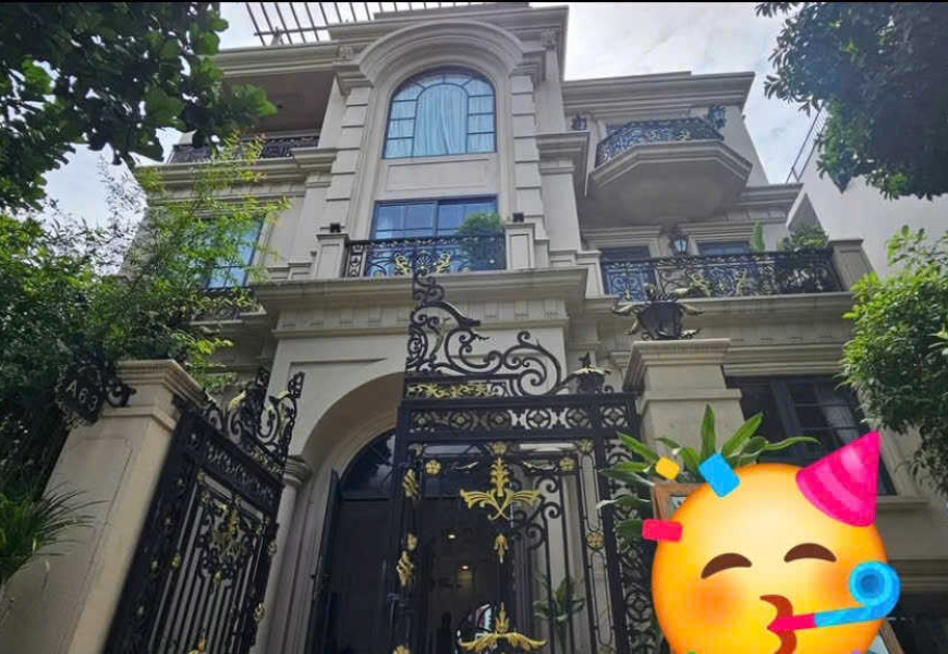 Bán  Villa 2 MT trước sau View công viên khu Nam thông ,phú mỹ hưng Q7 
