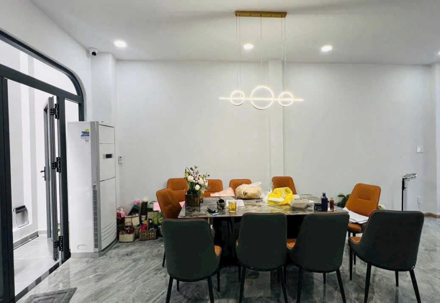 NHÀ ĐẸP HIỆN ĐẠI MT ĐƯỜNG SỐ TÂN QUY, ĐƯỜNG Ô TÔ 10M - FULL NỘI THẤT