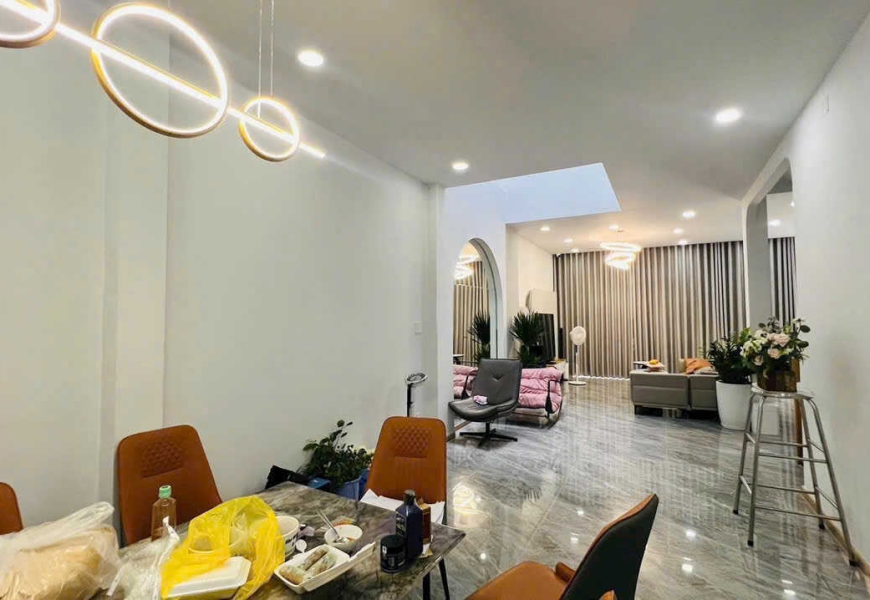 NHÀ ĐẸP HIỆN ĐẠI MT ĐƯỜNG SỐ TÂN QUY, ĐƯỜNG Ô TÔ 10M - FULL NỘI THẤT