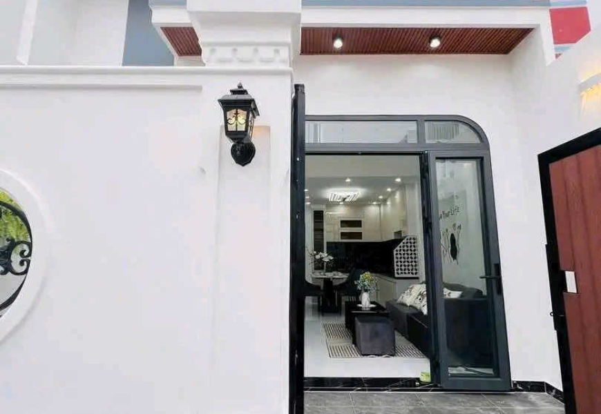 NHÀ MỚI 100% HẺM GẦN KDC HIMLAM Q7