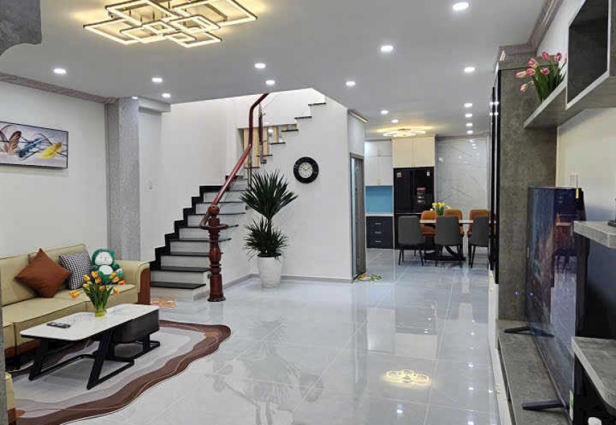 BÁN NHÀ MỚI FULL NỘI THẤT CAO CẤP NGAY CẠNH ĐH MARKETING QUẬN 7