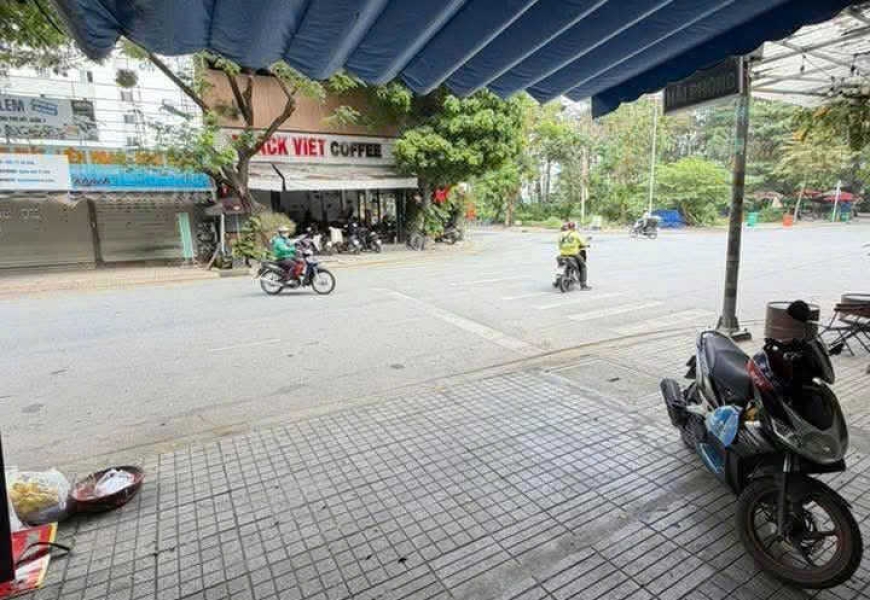 CHO THUÊ MẶT BẰNG KDBB ĐƯỜNG 20M KHU CÔNG ÍCH ĐỐI DIỆN CĂN HỘ BELLEZA Q7 . TRỤC ĐƯỜNG SẦM UẤT KDBB ĐA NGÀNH NGHỀ