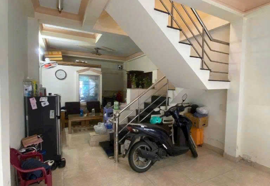 SIÊU PHẨM MỚI XUẤT HIỆN - 2 LẦU + SÂN THƯỢNG TRƯỚC - VỊ TRÍ MẶT TIỀN KINH DOANH - XE HƠI CHẠY TỚI NHÀ - HẺM 1027 THÔNG QUA 1113 - QUẬN 7