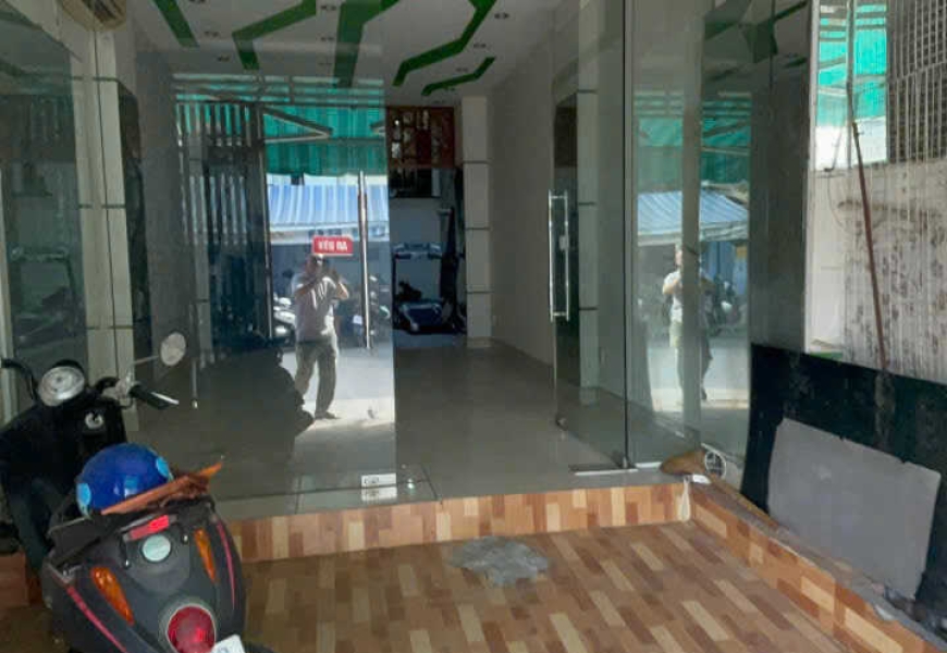 Bán nhà kế căn gốc đường số Lâm Văn Bền, quận 7 tiện kinh doanh giá chỉ 13,5 tỷ.