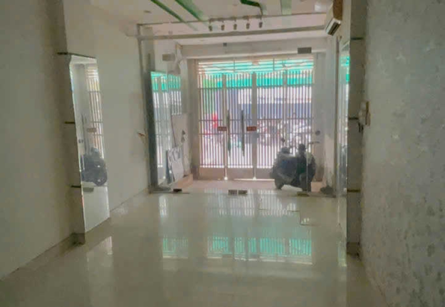 Bán nhà kế căn gốc đường số Lâm Văn Bền, quận 7 tiện kinh doanh giá chỉ 13,5 tỷ.