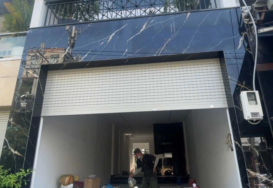 CẦN BÁN NHÀ 2 MẶT TIỀN LÂM VĂN BỀN, Q7. 1 mặt đường Lâm Văn Bền 1 mặt hẻm thoáng mát