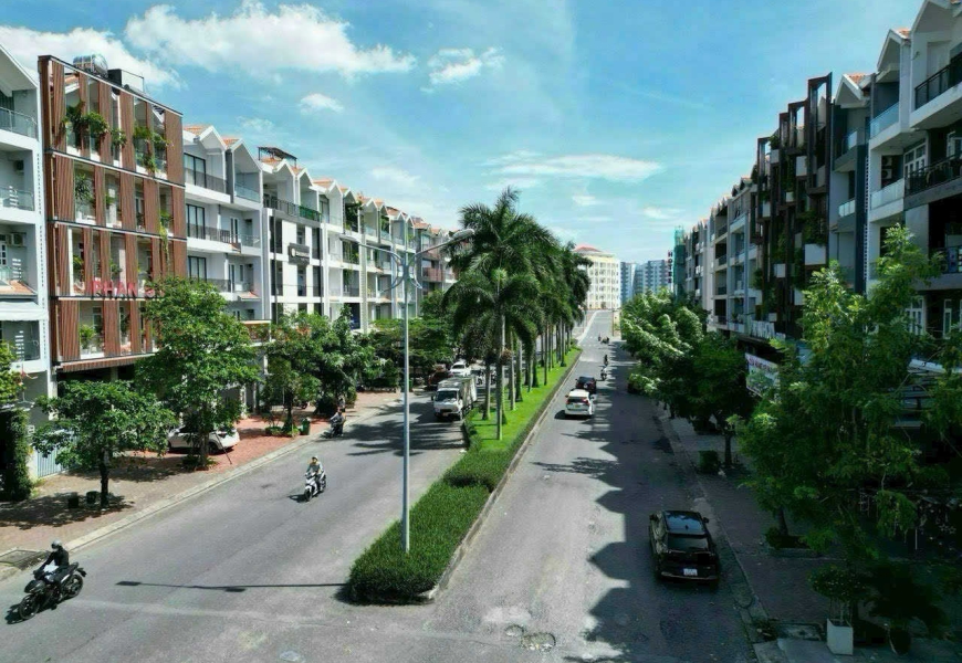 Cho thuê nguyên căn nhà MT đường D4 khu him lam,p Tân Hưng Q7