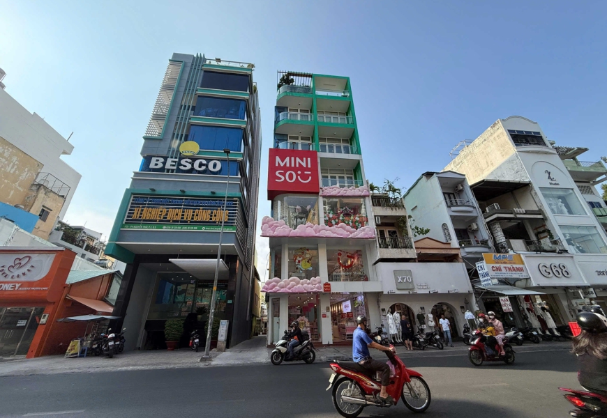 CHO THUÊ NGUYÊN CĂN  NHÀ MẶT TIỀN số 166 & 168 ĐƯỜNG NGUYỄN TRÃI, P3, Q5,TPHCM, KHU KINH DOANH NHỘN NHỊP
