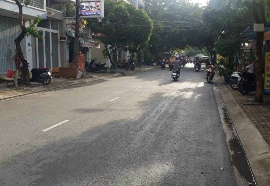 24 TỶ LÔ ĐẤT ĐẸP MT LÊ THỊ CHỢ 10X30M