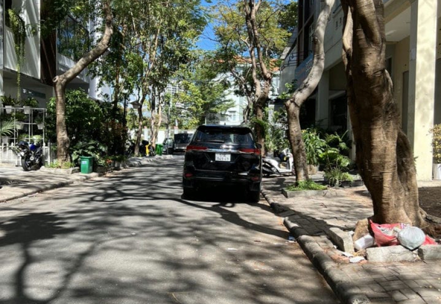 BÁN ĐẤT MẶT TIỀN ĐƯỜNG CAO TRIỀU PHÁT.KHU PHÚ MỸ HƯNG.QUẬN 7. DIỆN TÍCH: 111M2. GIÁ BÁN 23 TỶ 990 TRIỆU