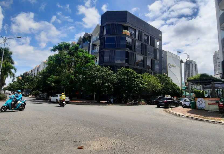 Cho Thuê Nhà Nguyên Căn 4 Lầu Góc 2 Mặt Tiền Đường D1 Khu Đô Thị Him Lam Phường Tân Hưng Quận 7