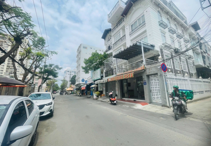 Cho thuê sàn tầng trệt đường số lâm văn bền,Q7