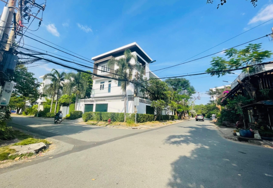 BÁN BIỆT THỰ GÓC 2 MẶT TIỀN ĐƯỜNG LÀNG ĐẠI HỌC KHU A