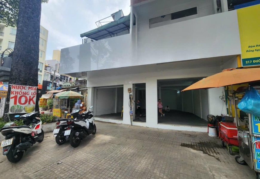 CHO THUÊ NHÀ NGUYÊN CĂN - MẶT ĐƯỜNG 3 THÁNG 2 PHƯỜNG 11.Q.10 - 140TR/THÁNG