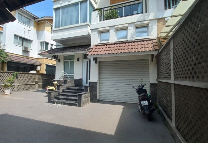 Chủ nhà cần tiền bán gấp giảm 5ty còn 33ty   - Biệt Thự Nam Phú Villas Q7, khu compound 2 mặt giáp sông