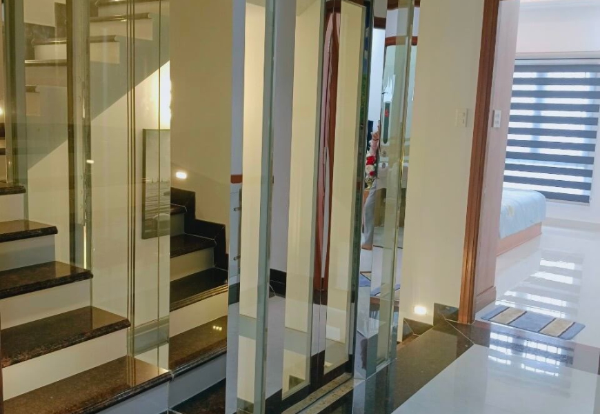 Bán nhà mặt tiền đường 20m,kdc Phú Mỹ,Q7