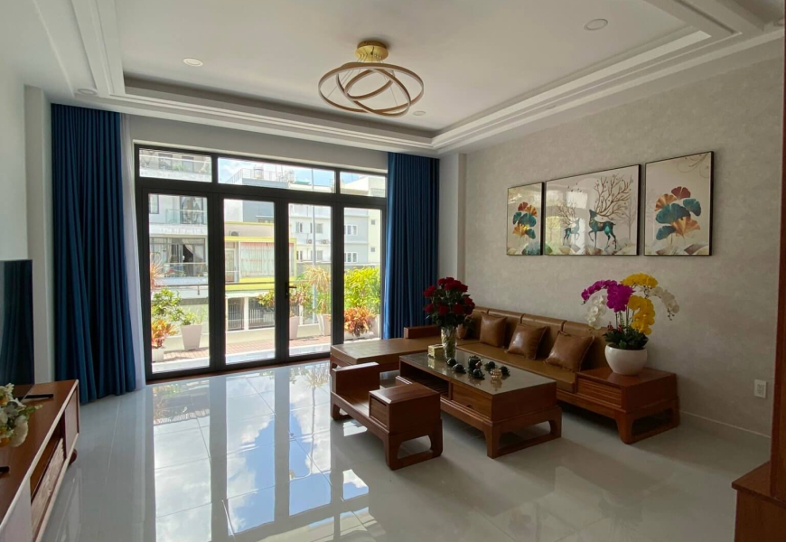 Bán nhà mặt tiền đường 20m,kdc Phú Mỹ,Q7