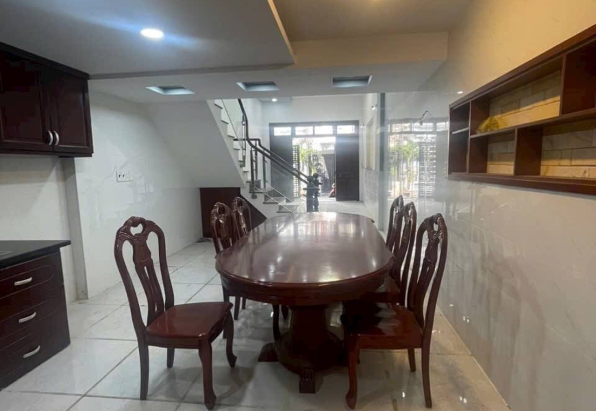 Bán nhà hoàng quốc việt quận 7 tiếp giáp Phú Mỹ Hưng , nhà ( hướng nam)