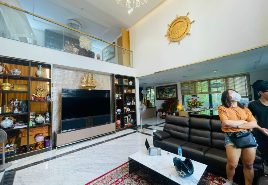 Giảm 12 tỷ cần bán gấp..Giá mới 40ty TL CĂN BIỆT THỰ ĐƯỢC THIẾT KẾ ĐẦY ĐỦ CÔNG NĂNG HỒ BƠI - THANG MÁY - Hầm - 4 Tầng KDC Phú Mỹ - Quận 7 - CÁCH PHÚ MỸ HƯNG 1km