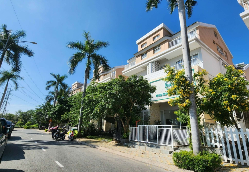 BÁN BIỆT THỰ VIEW ĐẸP KHU DRAGON PARC 2, NGUYỄN HỮU THỌ, PHƯỚC KIỂN, NHÀ BÈ TIỆN Ở VÀ CÓ THU NHẬP CHO THUÊ 45 TR/ THÁNG