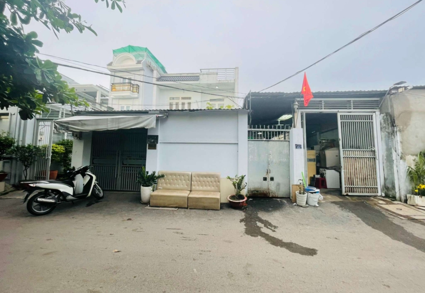0909227199 Giảm Mạnh 4 Tỷ Chỉ Còn 37 Tỷ Bán nhà Quận 7 bên cạnh khu dân cư Himlam hiện đại bậc nhất Quận 7, cách siêu thị Lotte Mart 400m, cách trường đại học Tôn Đức Thắng, Rmit 300m, khu vực trung tâm Quận 7, đường rộng 10m