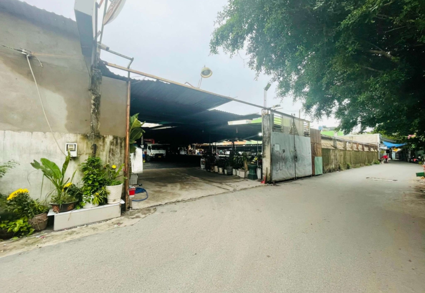 0909227199 Giảm Mạnh 4 Tỷ Chỉ Còn 37 Tỷ Bán nhà Quận 7 bên cạnh khu dân cư Himlam hiện đại bậc nhất Quận 7, cách siêu thị Lotte Mart 400m, cách trường đại học Tôn Đức Thắng, Rmit 300m, khu vực trung tâm Quận 7, đường rộng 10m